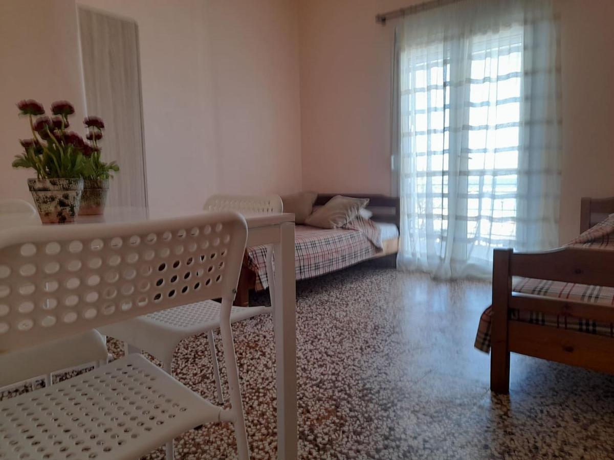 Isalos Apartments Studios 네오이 에피바타이 외부 사진