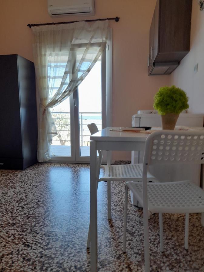 Isalos Apartments Studios 네오이 에피바타이 외부 사진